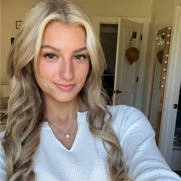 Meet your Posher, Taylor - Picture 1 of 1